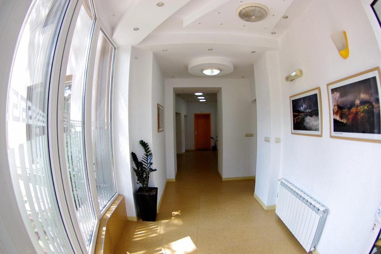 Приятелската Къща Hotel Velingrad Ngoại thất bức ảnh