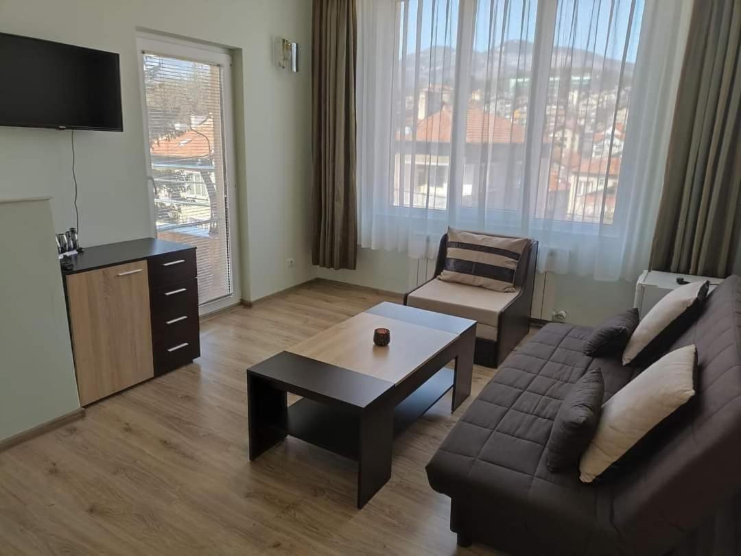 Приятелската Къща Hotel Velingrad Ngoại thất bức ảnh