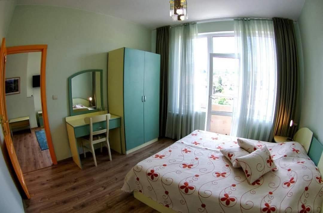 Приятелската Къща Hotel Velingrad Ngoại thất bức ảnh