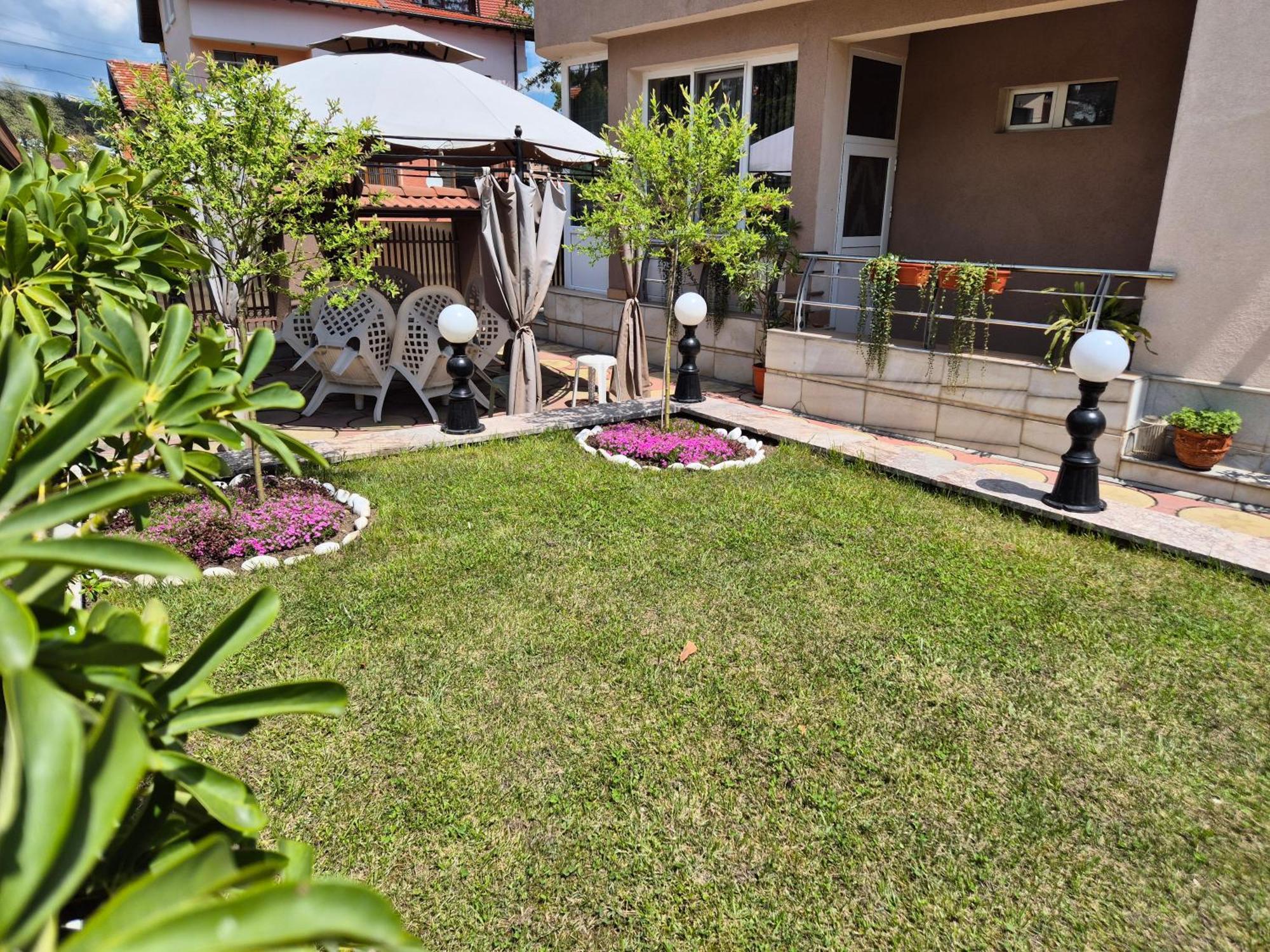 Приятелската Къща Hotel Velingrad Ngoại thất bức ảnh