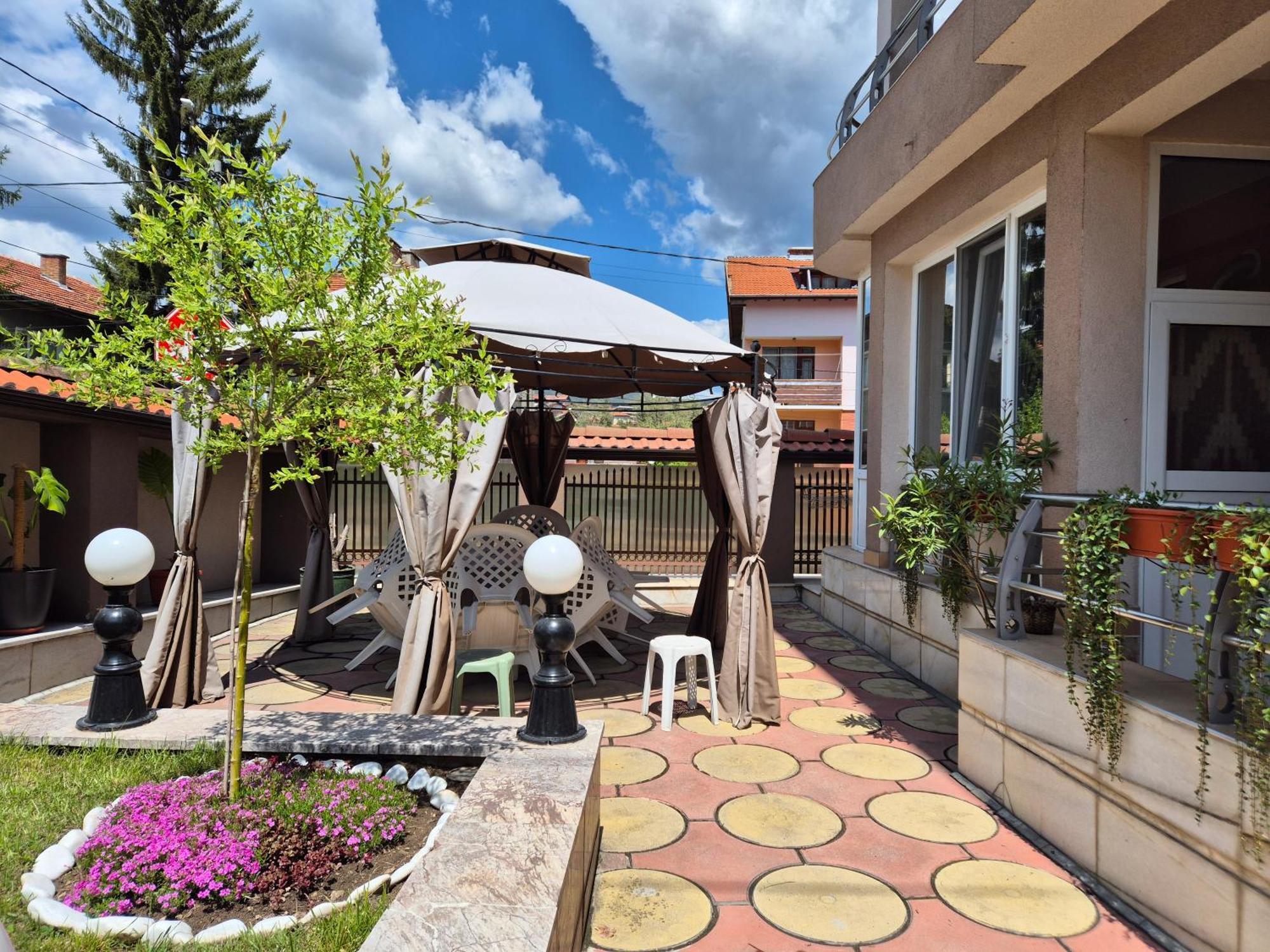 Приятелската Къща Hotel Velingrad Ngoại thất bức ảnh