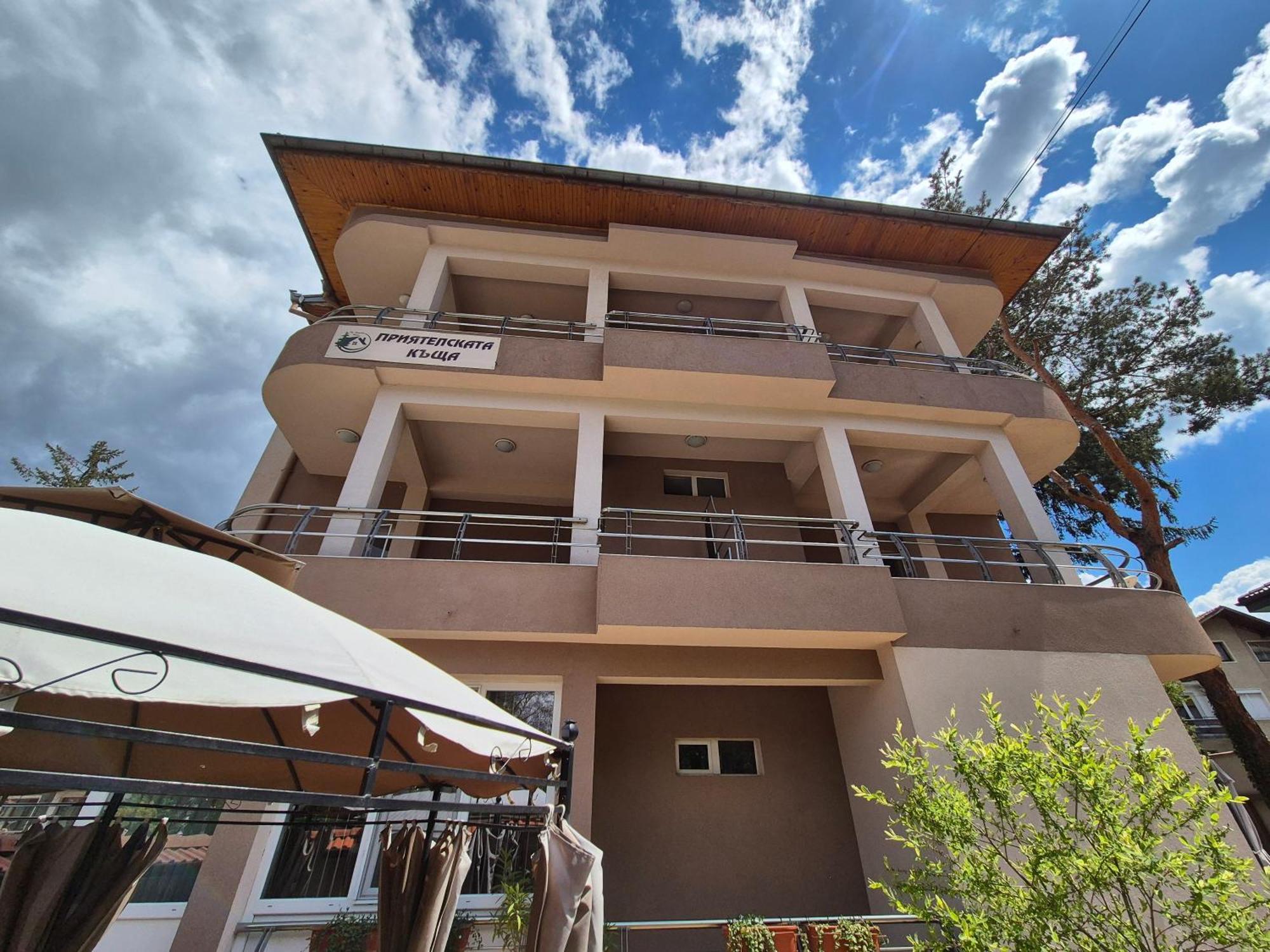 Приятелската Къща Hotel Velingrad Ngoại thất bức ảnh